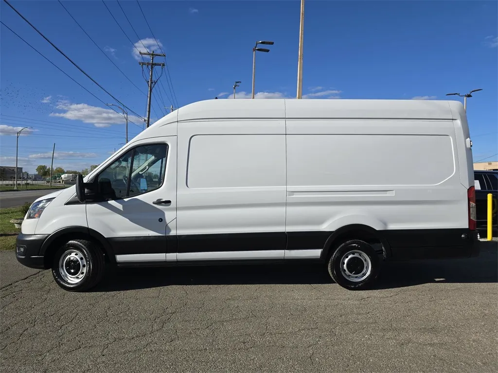 2023 Ford Transit photo 2
