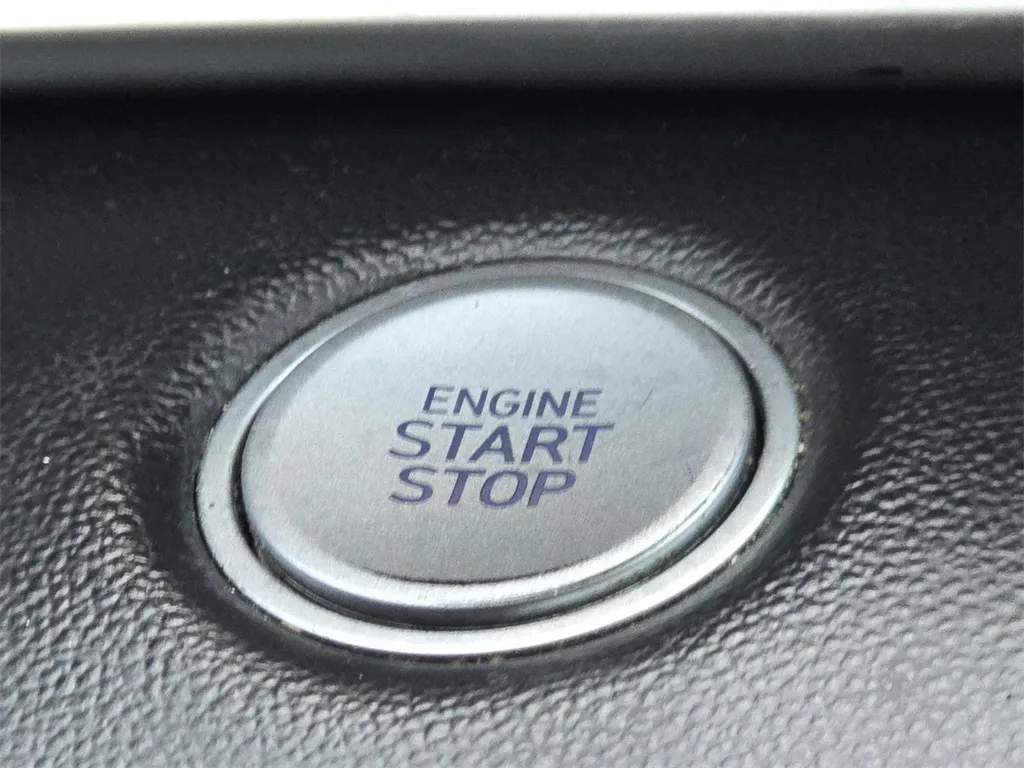 2022 Hyundai Elantra SEL photo 3