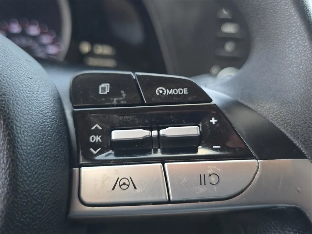 2022 Hyundai Elantra SEL photo 22