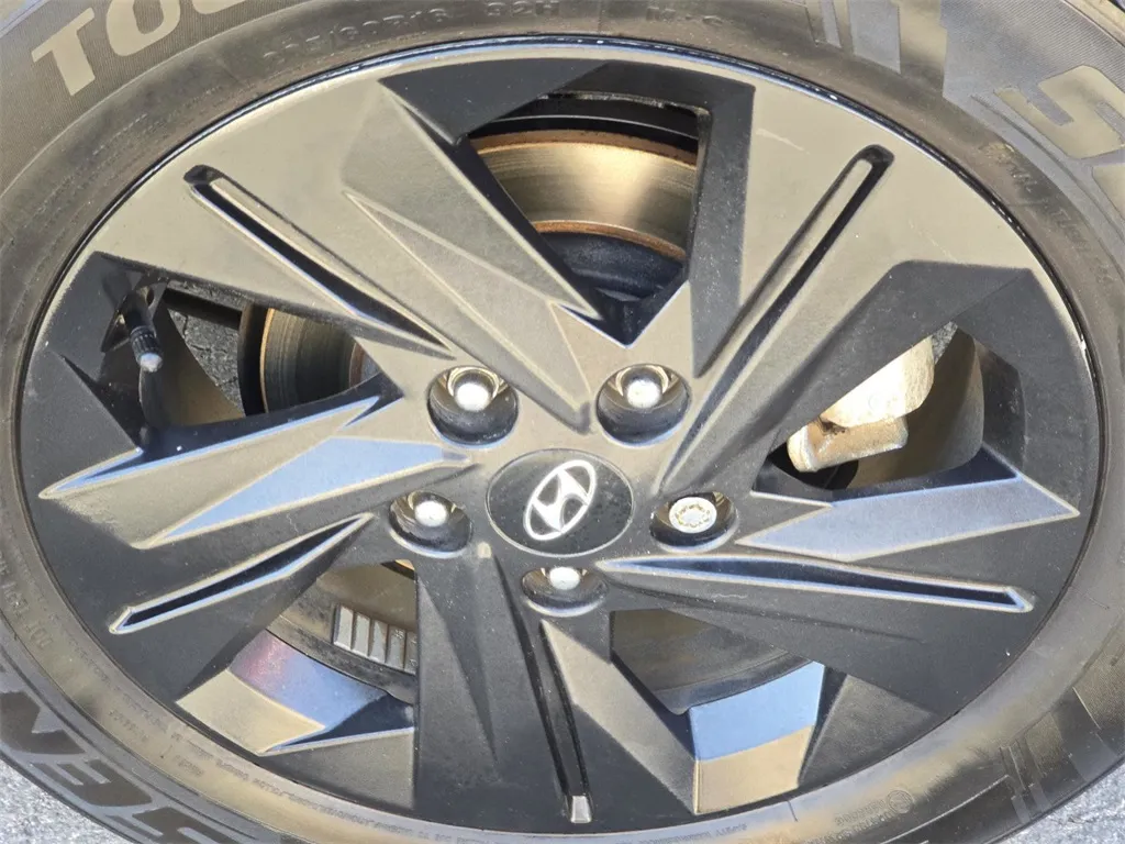 2022 Hyundai Elantra SEL photo 4