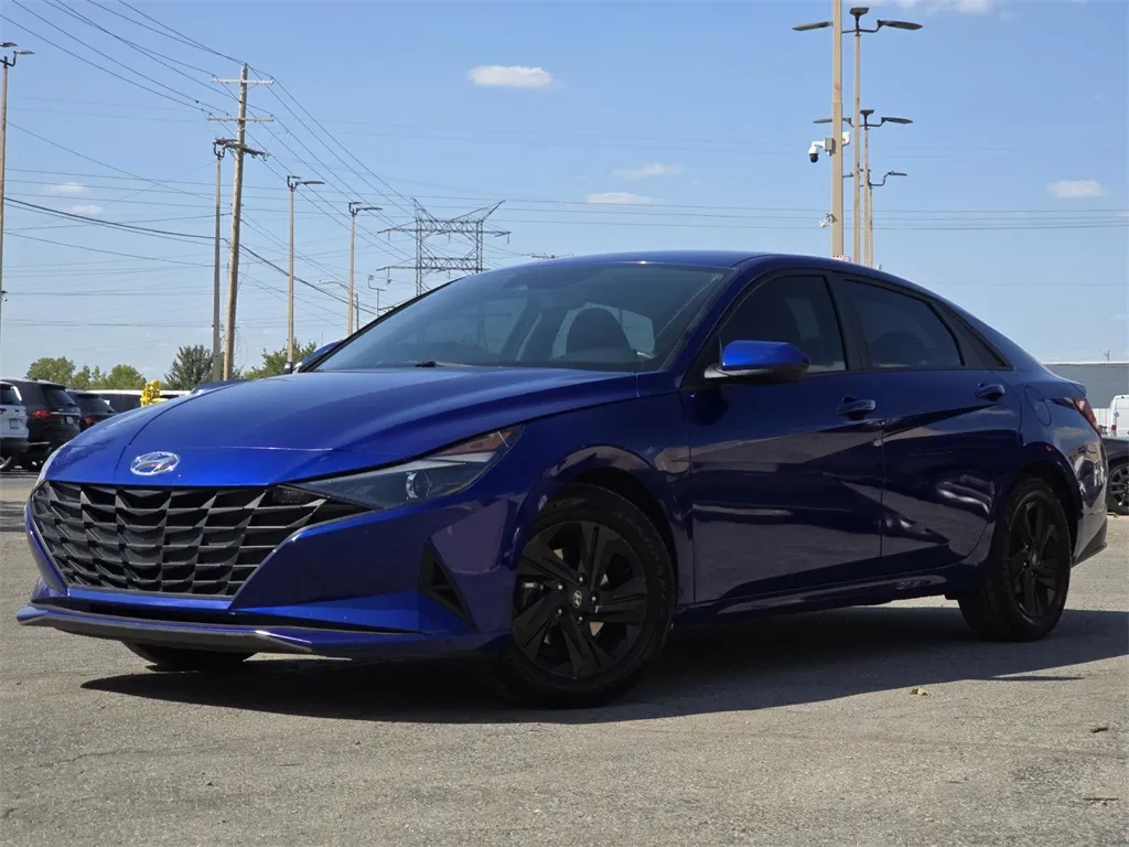 2022 Hyundai Elantra SEL photo 11