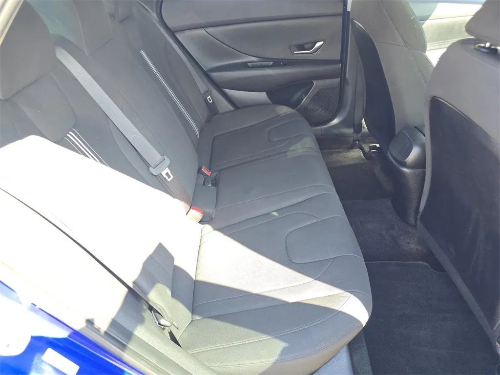 2022 Hyundai Elantra SEL photo 15