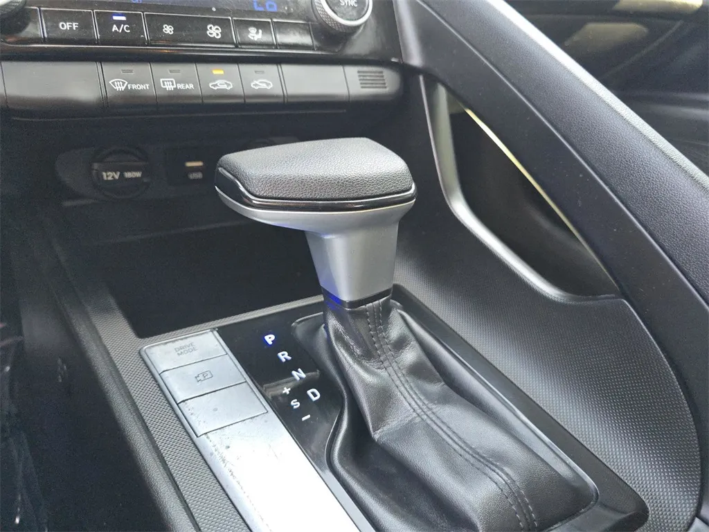 2022 Hyundai Elantra SEL photo 27