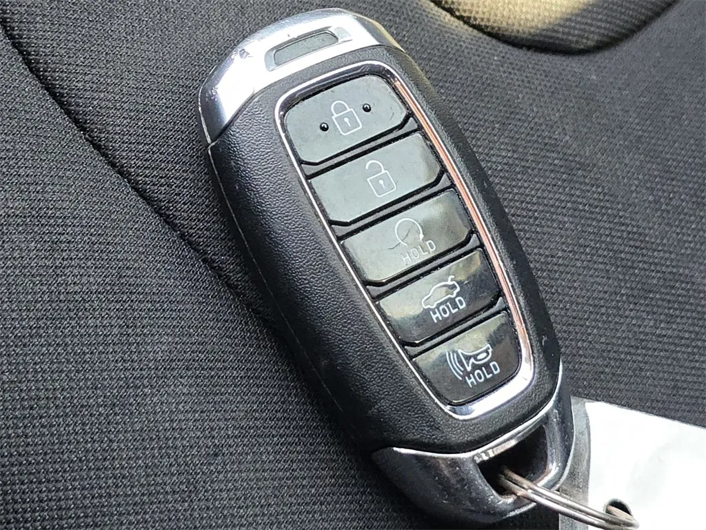 2022 Hyundai Elantra SEL photo 19