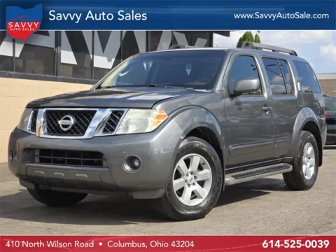 Gray 2009 Nissan Pathfinder SE for sale in Columbus, OH