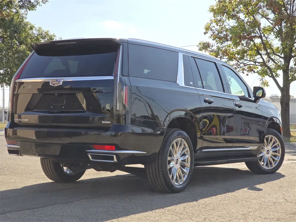 2022 Cadillac Escalade ESV Luxury photo 5