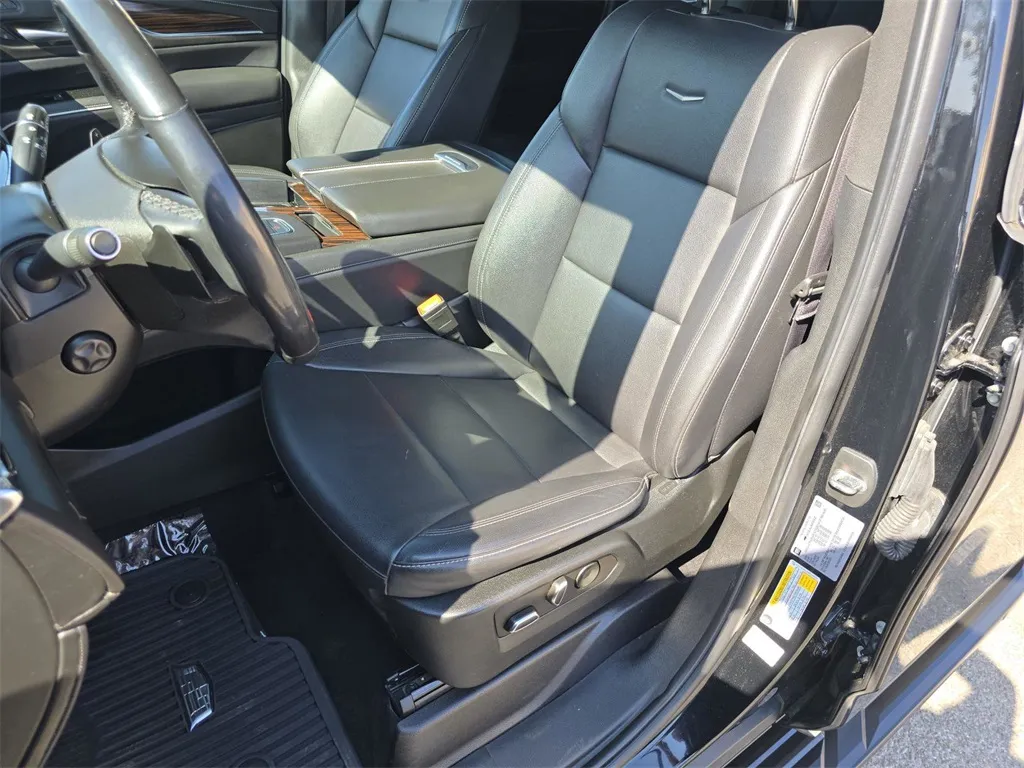2022 Cadillac Escalade ESV Luxury photo 8