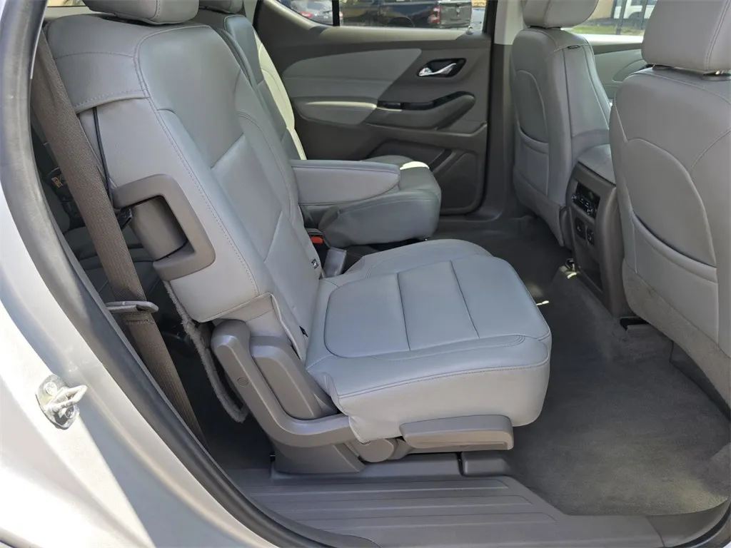 2021 Chevrolet Traverse Leather photo 4