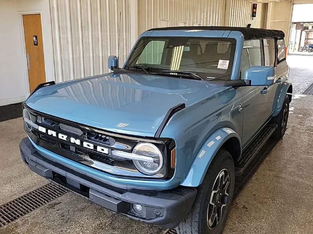Blue 2022 Ford Bronco Outer Banks for sale in Columbus, OH
