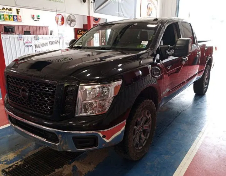 Black 2018 Nissan Titan XD SV for sale in Columbus, OH