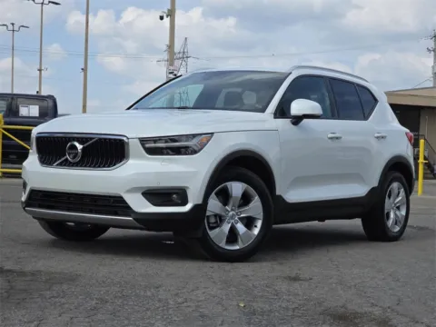 Photos of 2022 Volvo XC40 Momentum for sale in Columbus, OH at SAVVY AUTO SALES LLC