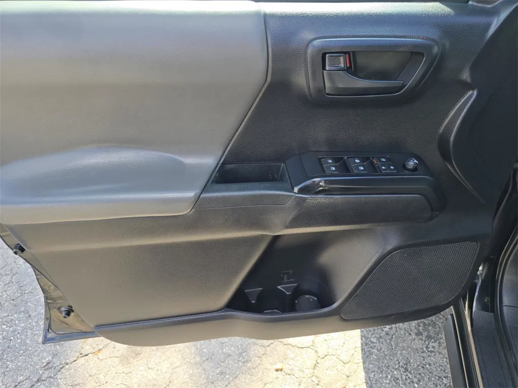 2020 Toyota Tacoma SR photo 19