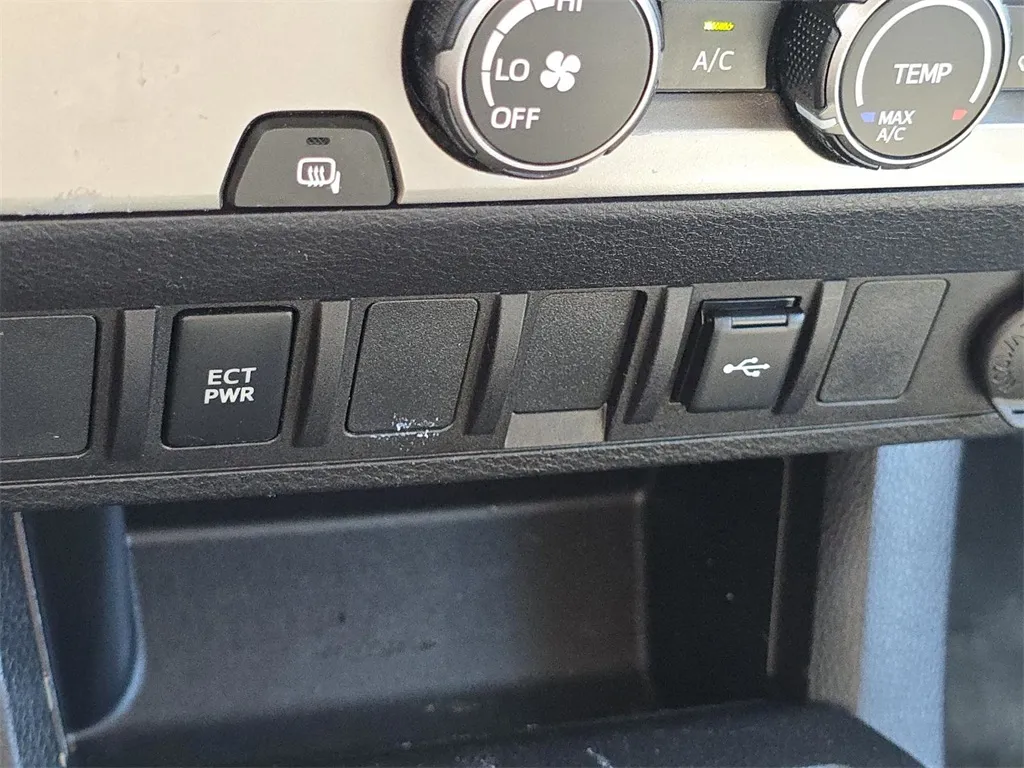 2020 Toyota Tacoma SR photo 32