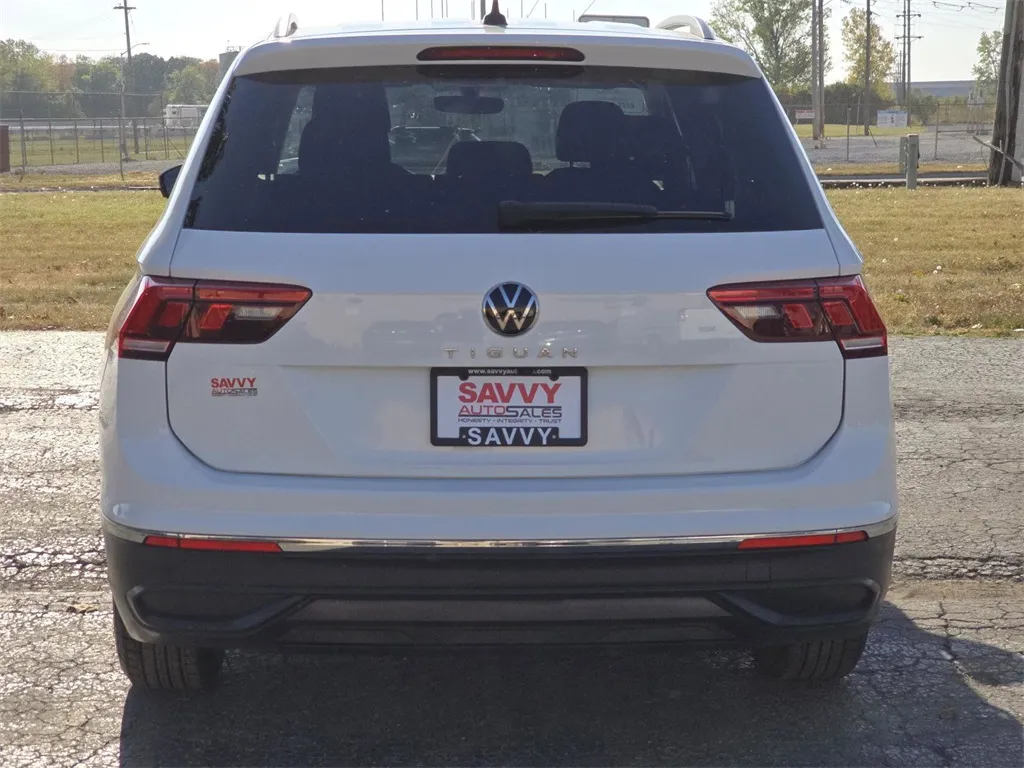 2023 Volkswagen Tiguan S photo 2