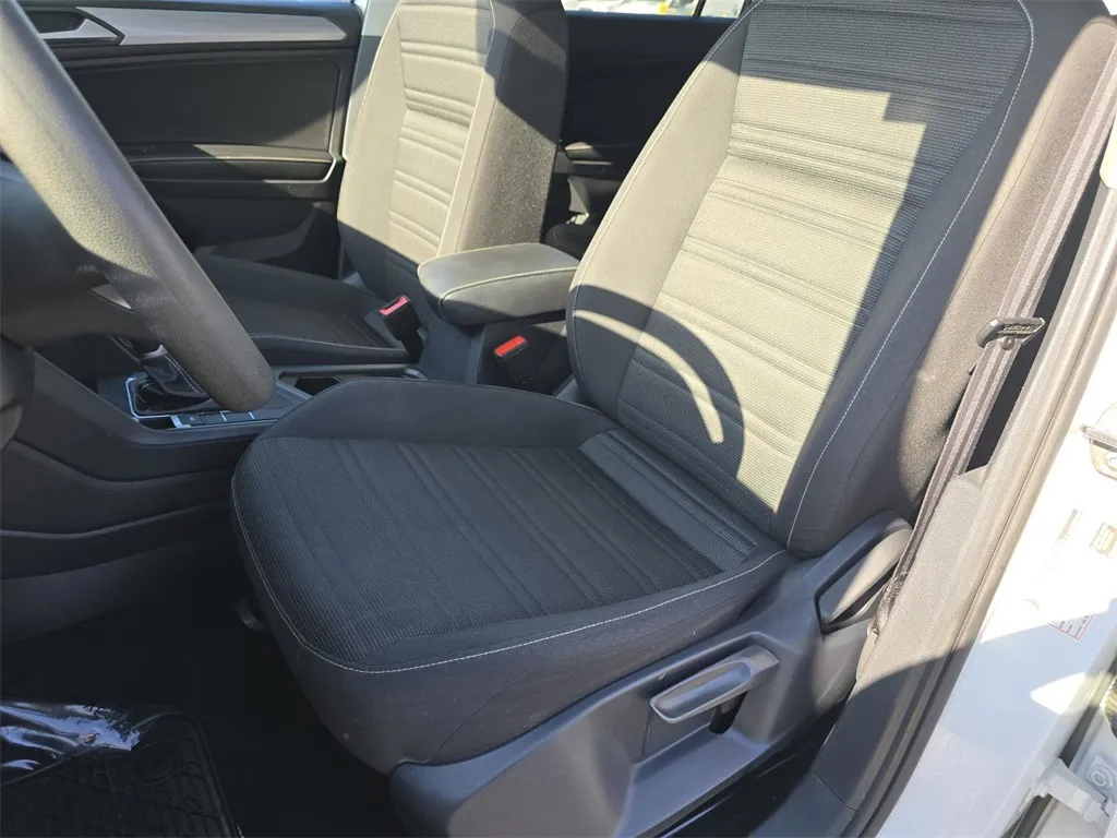 2023 Volkswagen Tiguan S photo 3
