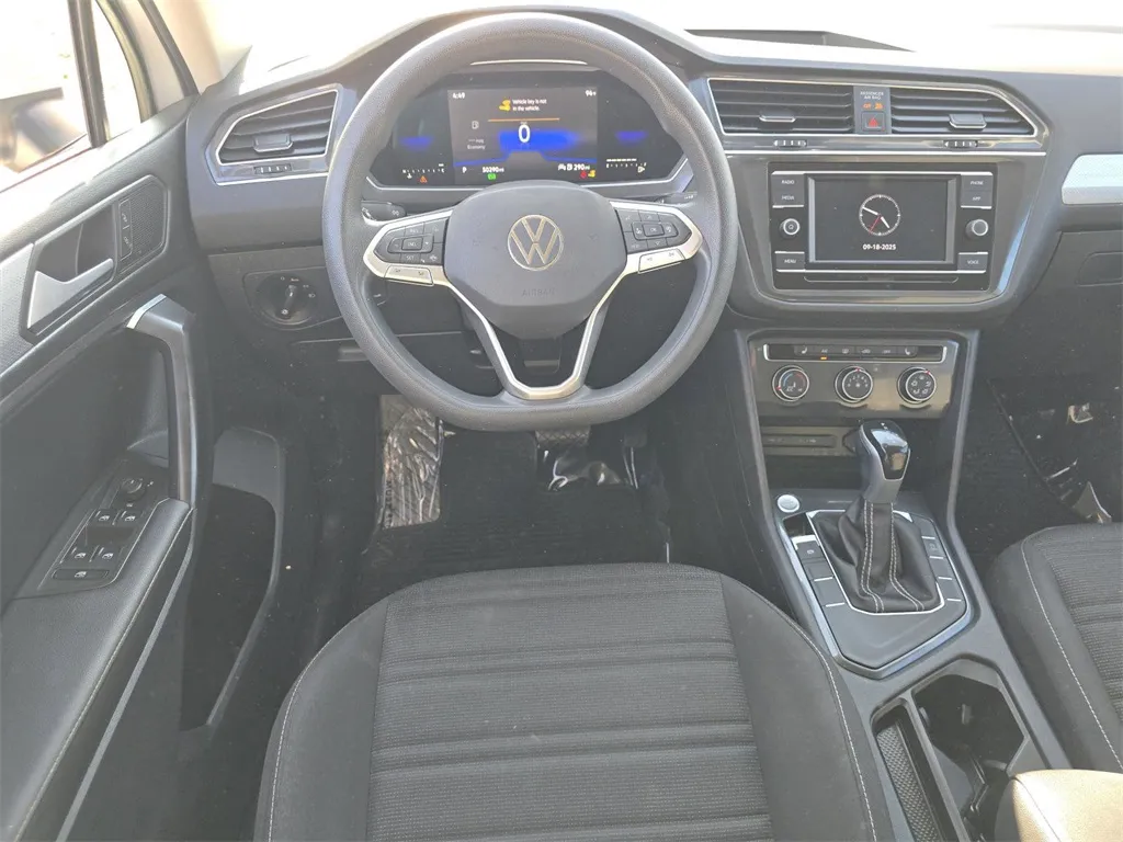 2023 Volkswagen Tiguan S photo 13