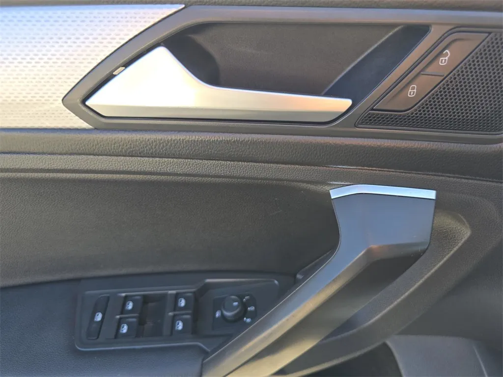2023 Volkswagen Tiguan S photo 23