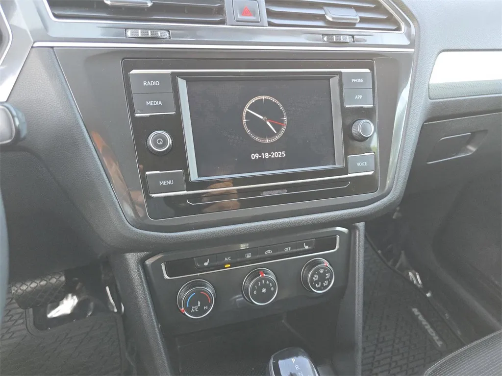 2023 Volkswagen Tiguan S photo 24