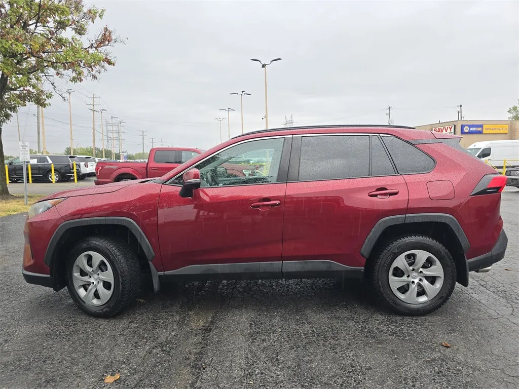 2019 Toyota RAV4 LE photo 2