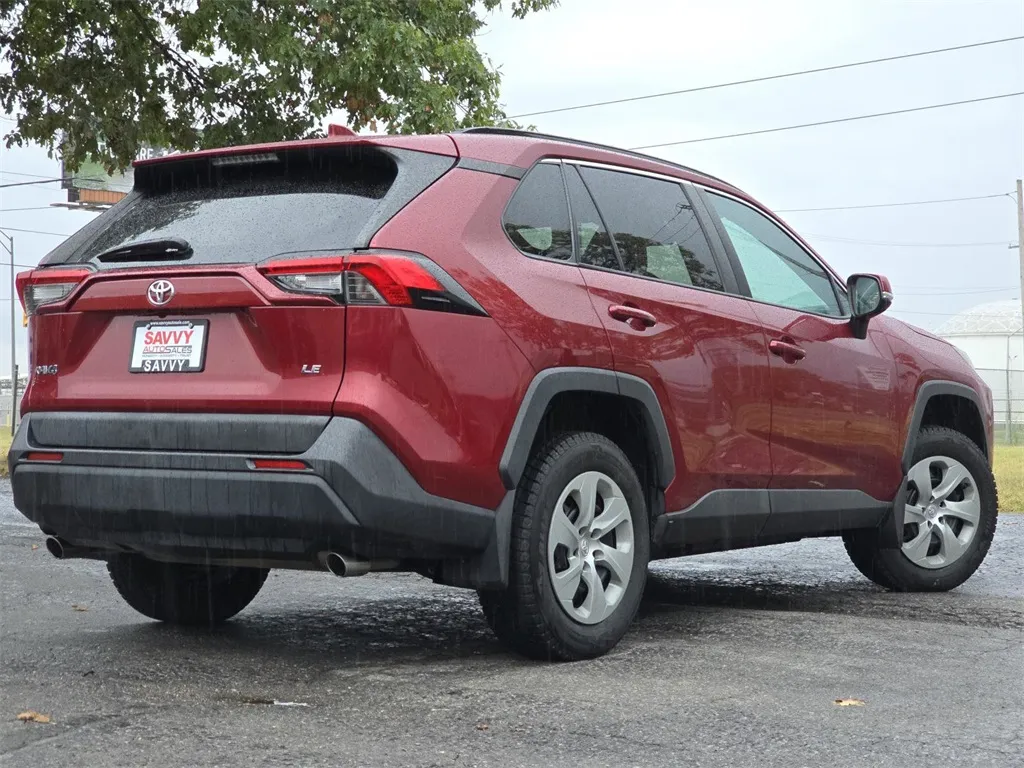 2019 Toyota RAV4 LE photo 11
