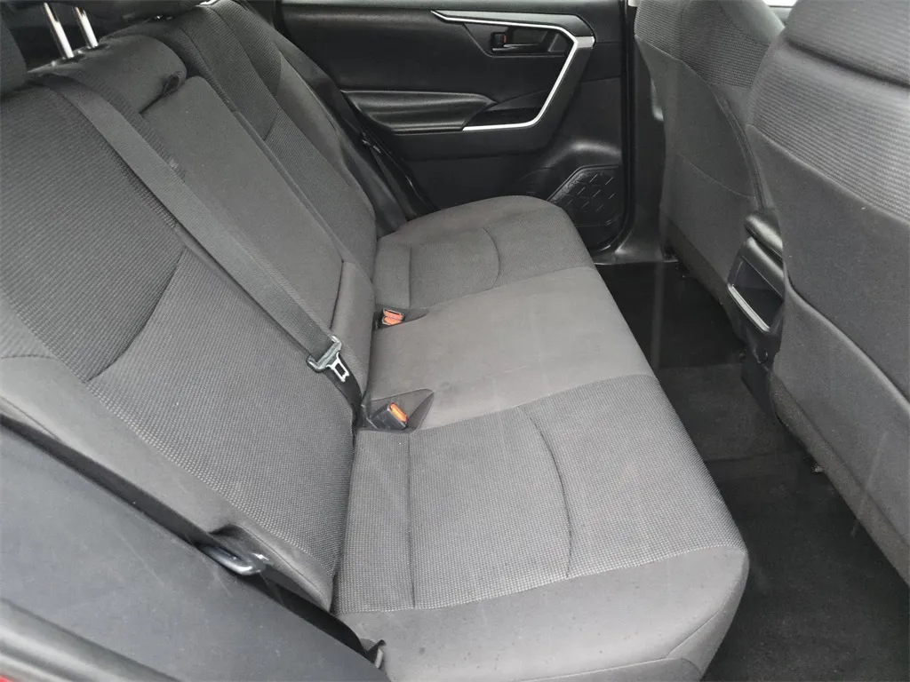 2019 Toyota RAV4 LE photo 21
