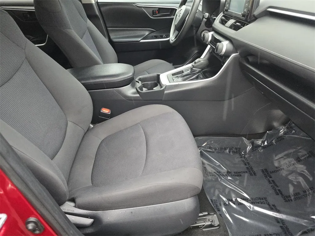 2019 Toyota RAV4 LE photo 22