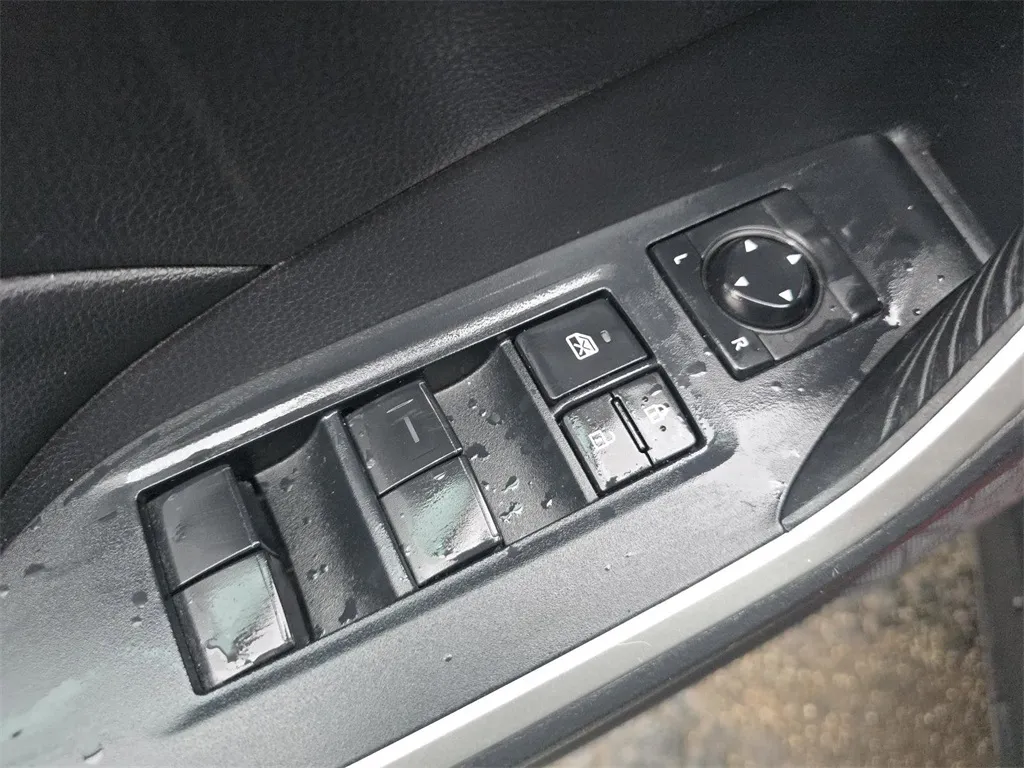 2019 Toyota RAV4 LE photo 23