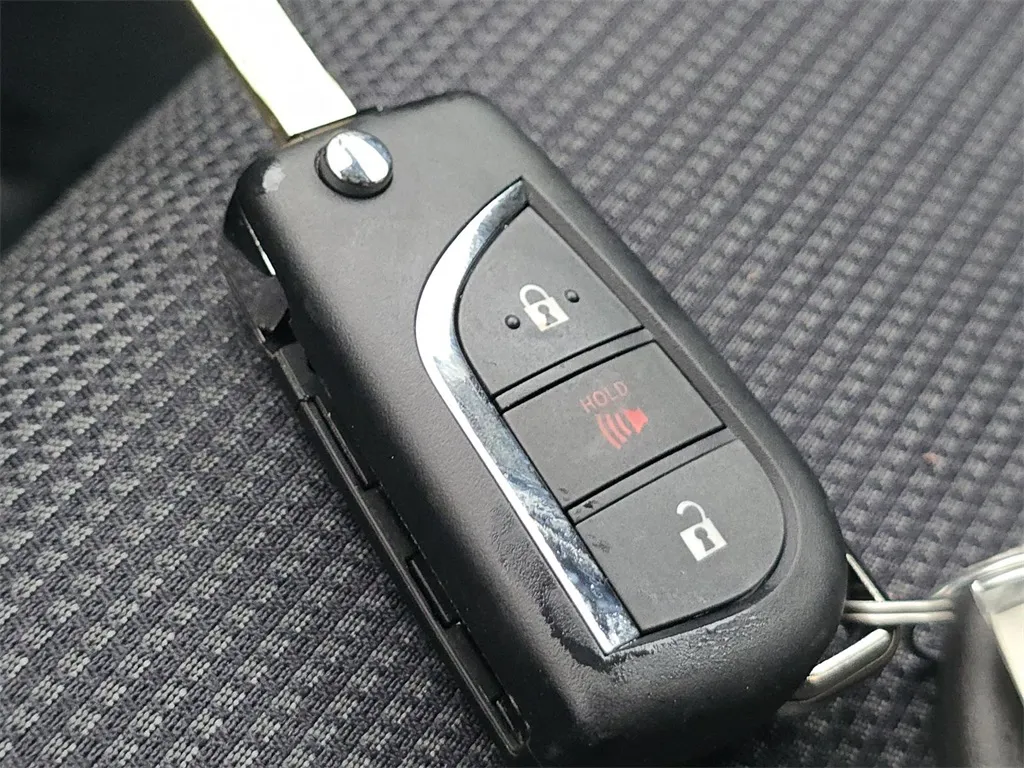 2019 Toyota RAV4 LE photo 7
