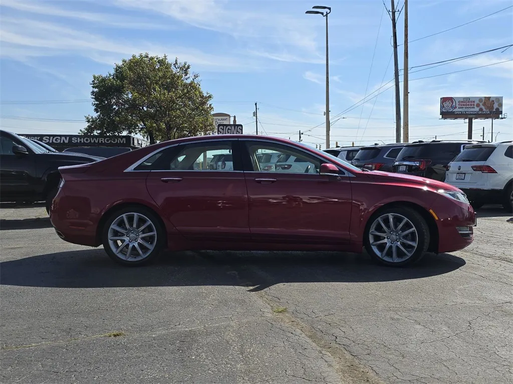 2016 Lincoln MKZ Base photo 4