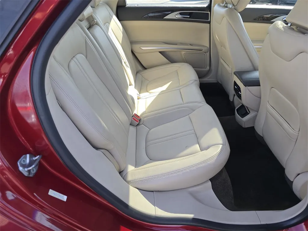 2016 Lincoln MKZ Base photo 17