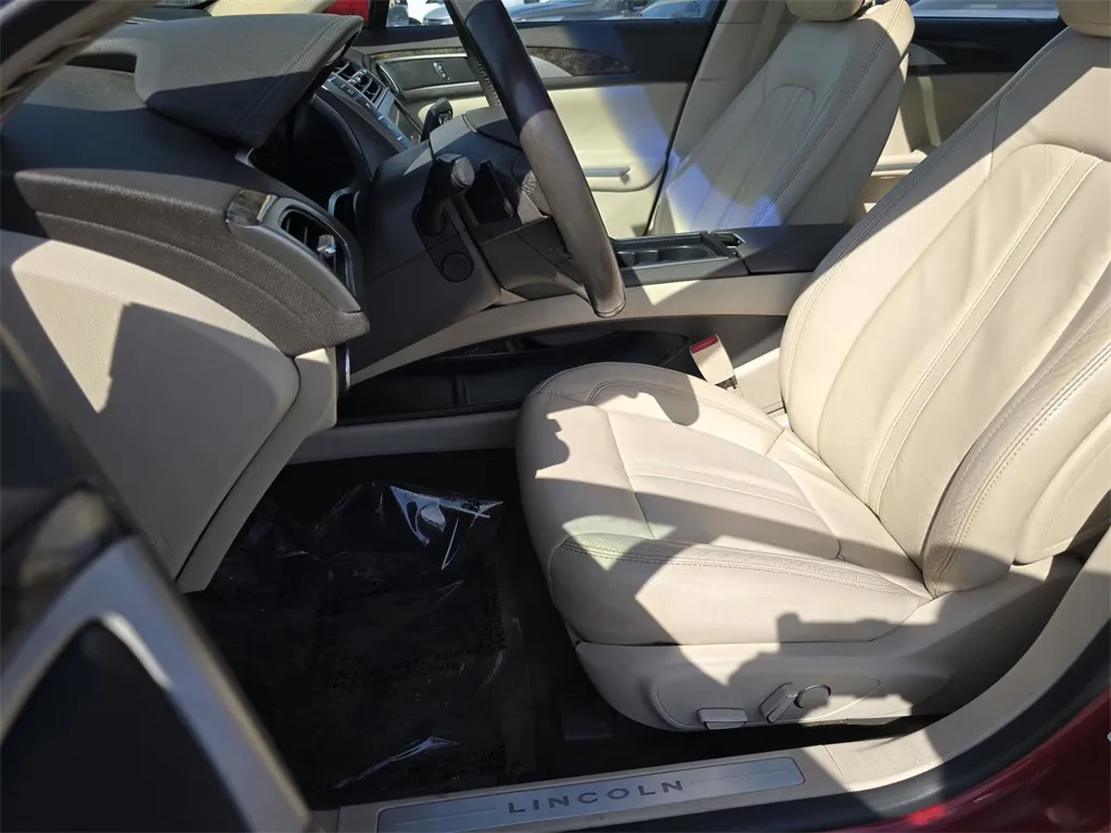 2016 Lincoln MKZ Base photo 7