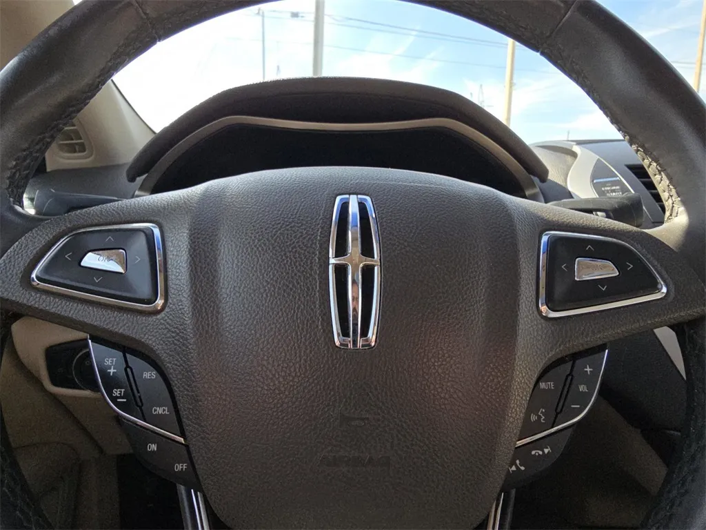 2016 Lincoln MKZ Base photo 28
