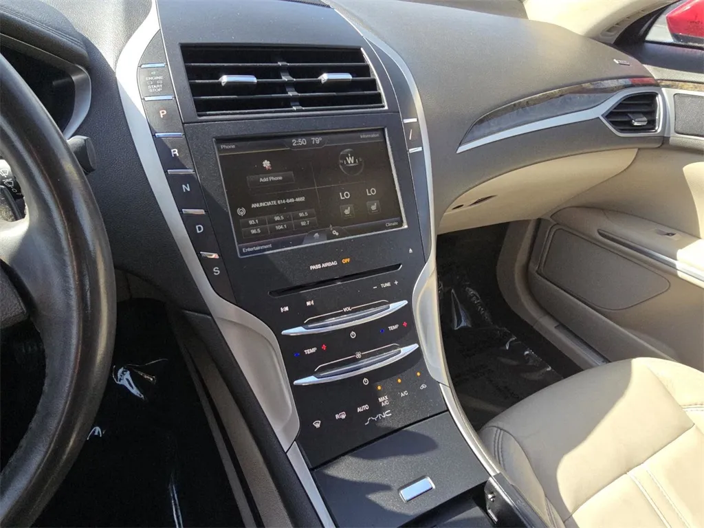 2016 Lincoln MKZ Base photo 19