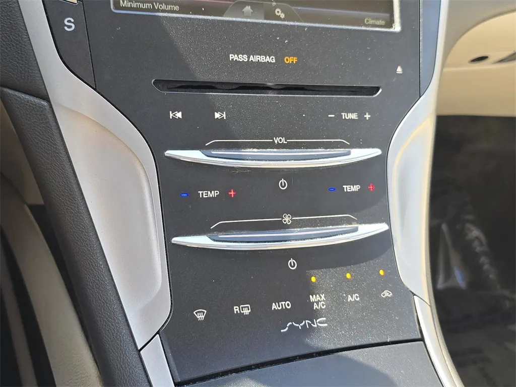 2016 Lincoln MKZ Base photo 9