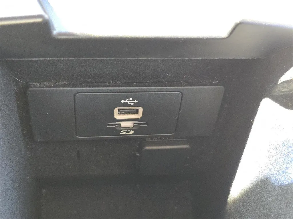 2016 Lincoln MKZ Base photo 20