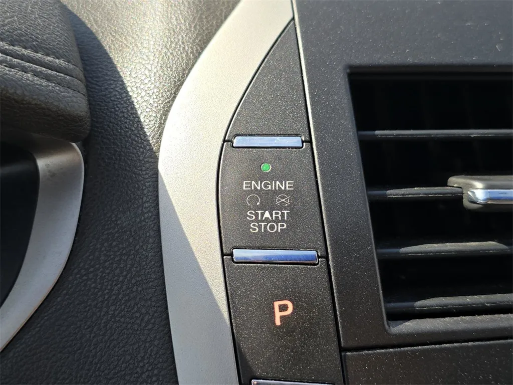 2016 Lincoln MKZ Base photo 30