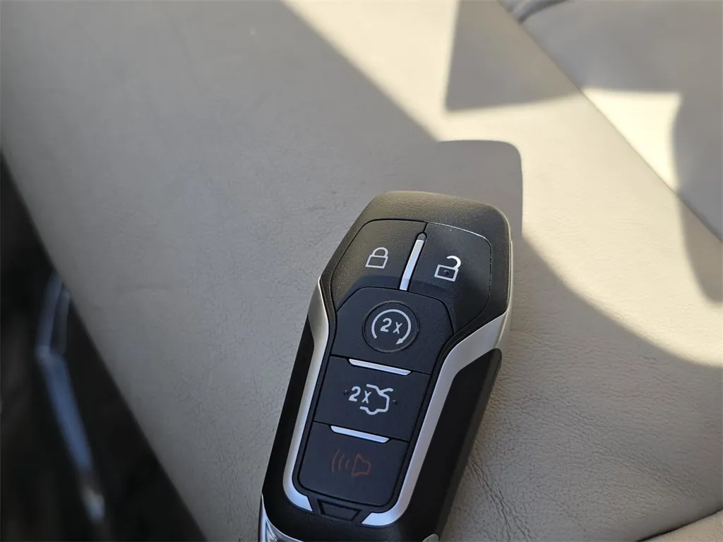 2016 Lincoln MKZ Base photo 10