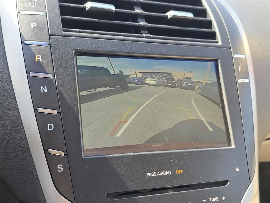 2016 Lincoln MKZ Base photo 2