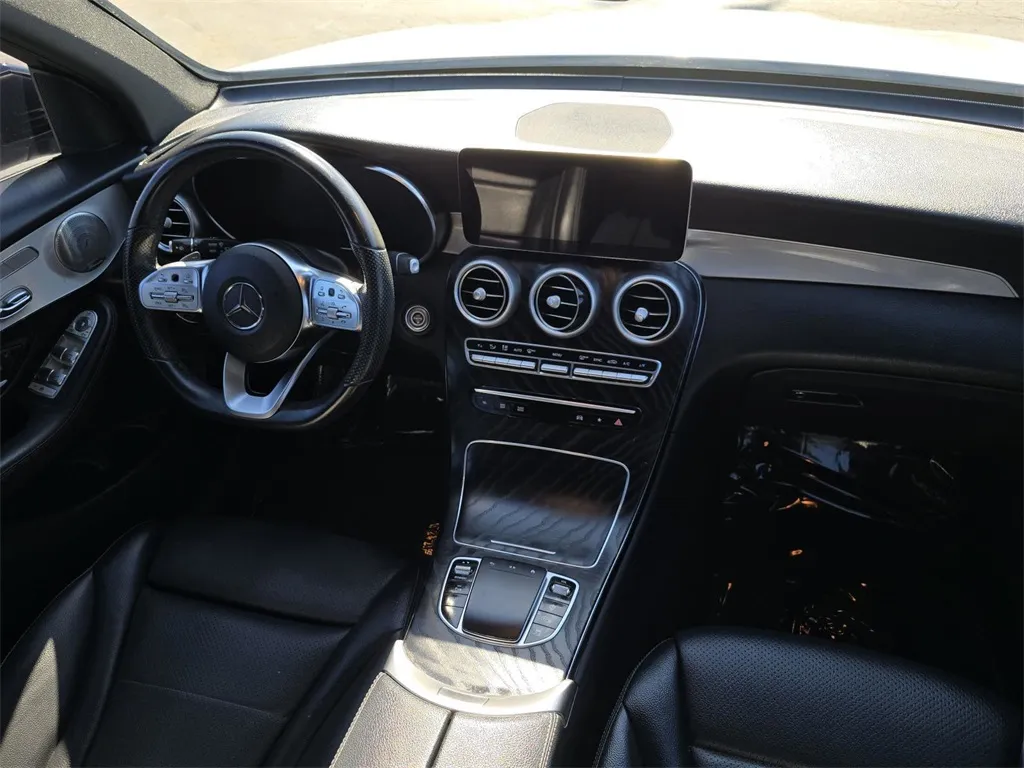 2021 Mercedes Benz GLC 300 photo 3