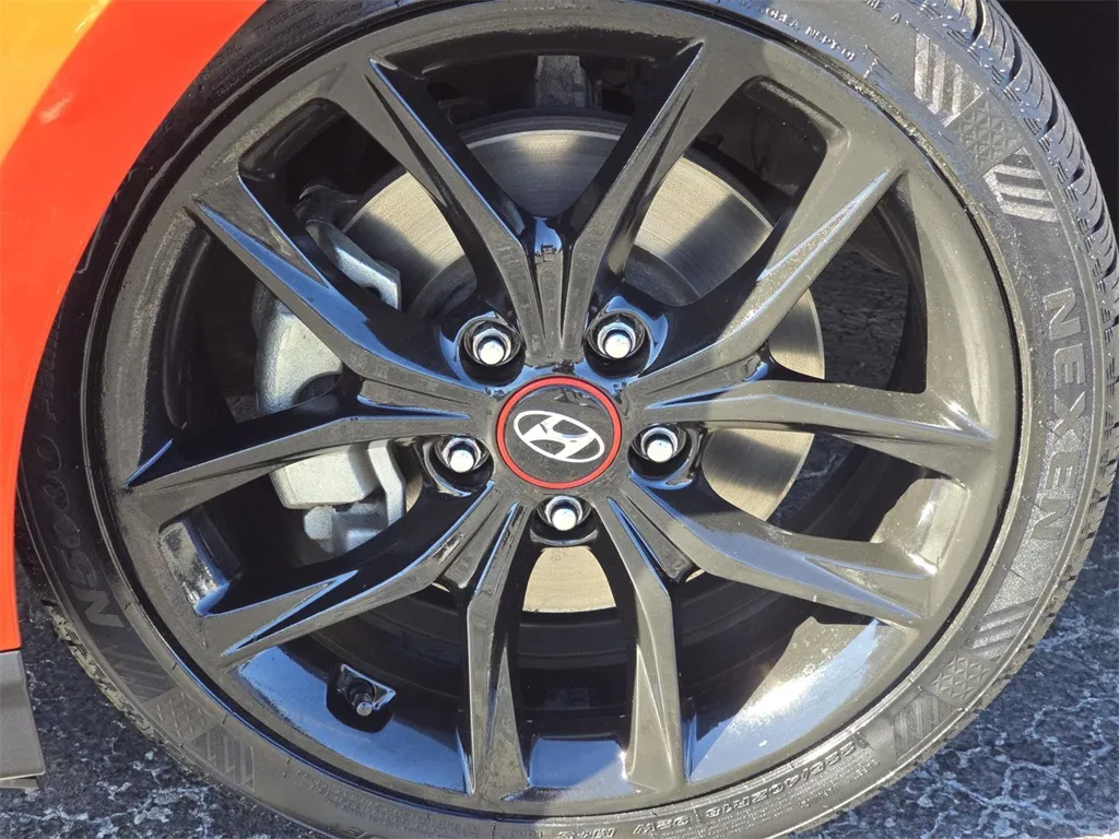 2019 Hyundai Veloster Turbo R-Spec photo 4