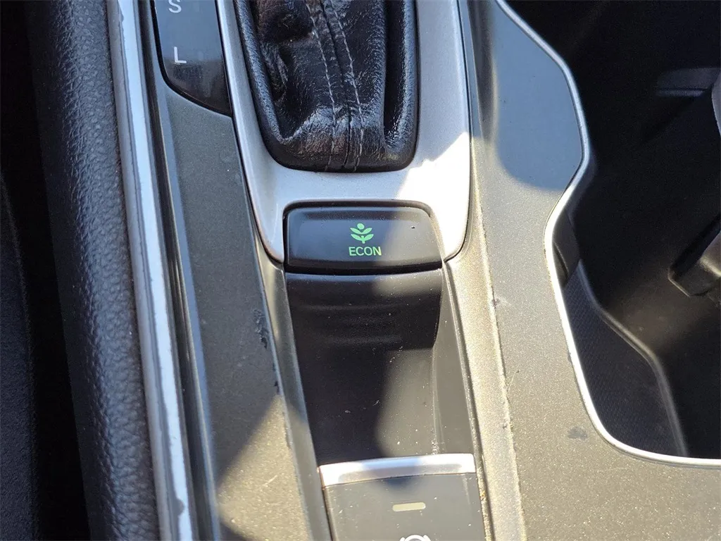 2018 Honda Accord LX photo 3