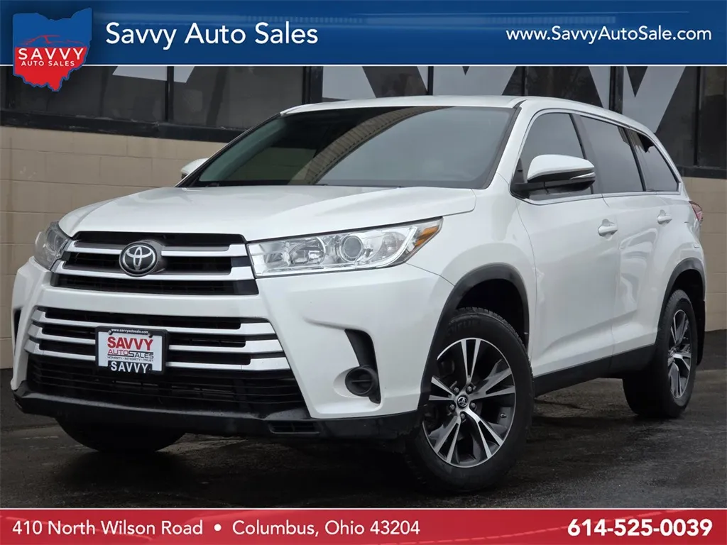 White 2019 Toyota Highlander LE for sale in Columbus, OH