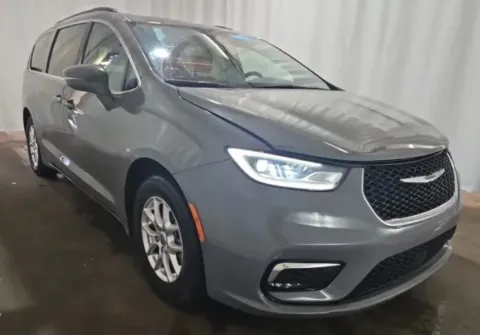 Gray 2022 Chrysler Pacifica Touring L for sale in Columbus, OH