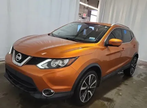 Orange 2017 Nissan Rogue Sport SL for sale in Columbus, OH