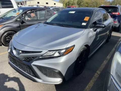 Silver 2021 Toyota Camry Hybrid XSE for sale in Columbus, OH