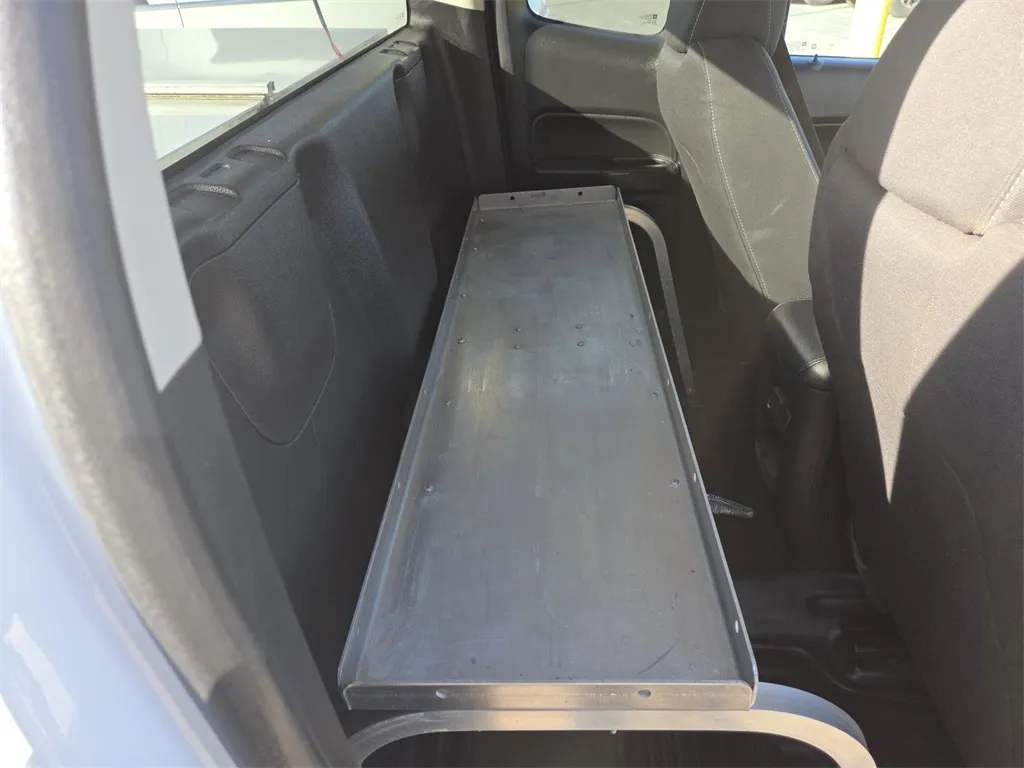 2022 Chevrolet Colorado LT photo 3