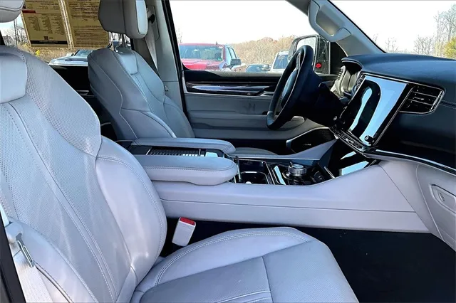 2023 Jeep Wagoneer Base photo 4