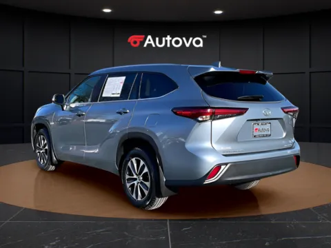 Photos of 2021 Toyota Highlander XLE for sale in Madison Heights, VA at Autova