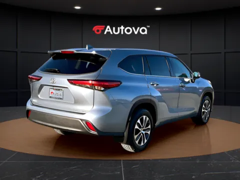 More photos of 2021 Toyota Highlander XLE at Autova, VA