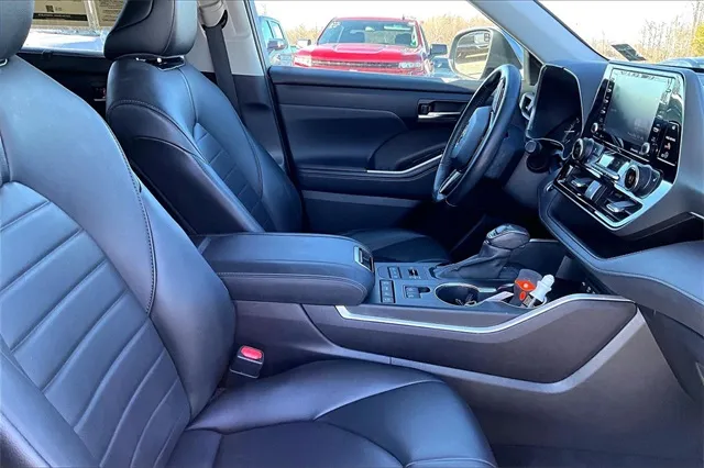 2021 Toyota Highlander XLE photo 4